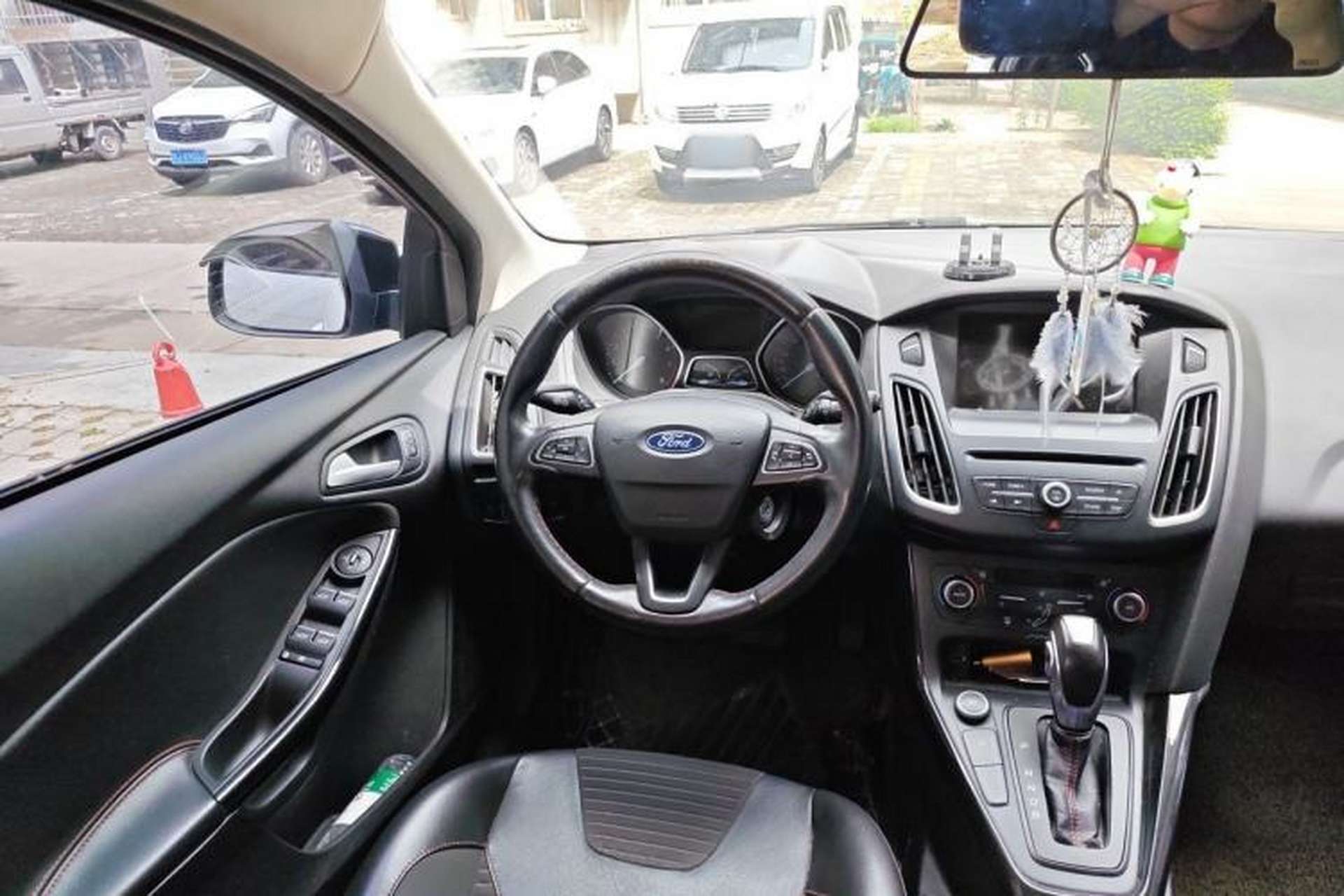 Used Ford Focus 2017 Hatchback EcoBoost 180 Automatic Elite Model Steering Wheel