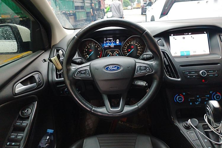 Used Ford Focus 2017 Sedan EcoBoost 180 Automatic Elite Model Steering Wheel