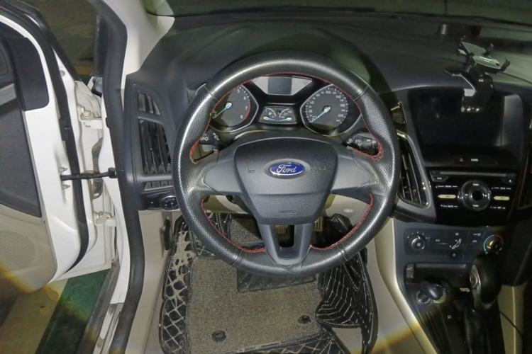 Used Ford Focus 2017 Sedan 1.6L Automatic Comfort Plus SmartDrive Edition Steering Wheel