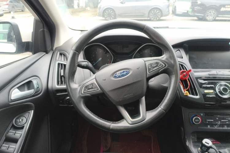 Used Ford Focus 2017 Sedan 1.6L Manual Fashion Edition Smart Drive Version Steering Wheel