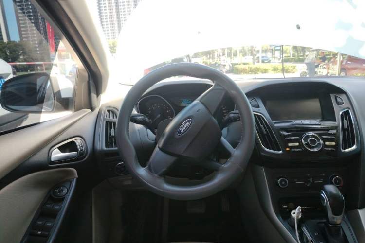 Used Ford Focus 2017 Sedan 1.6L Automatic Comfort Plus SmartDrive Edition Steering Wheel