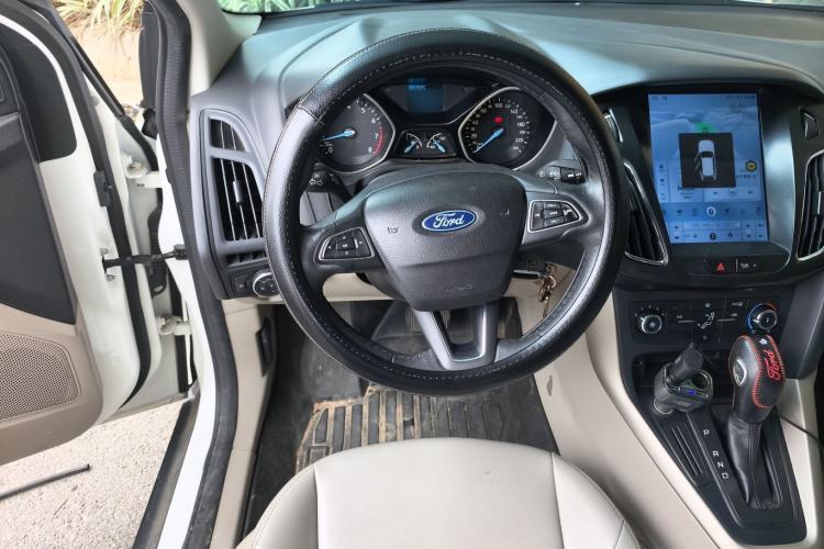 Used Ford Focus 2017 Sedan 1.6L Automatic Comfort Plus SmartDrive Edition Steering Wheel