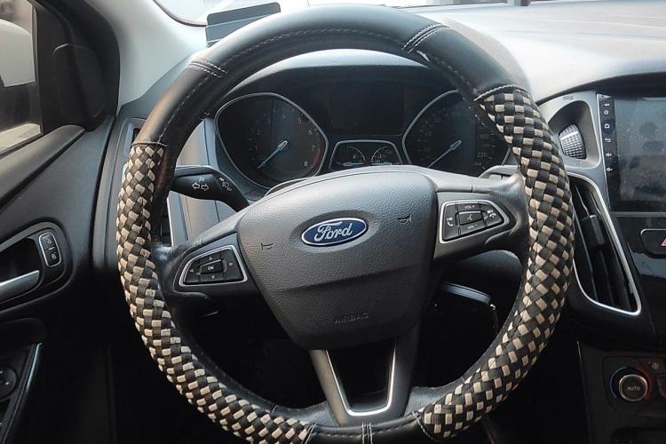 Used Ford Focus 2017 Sedan EcoBoost 180 Automatic Elite Model Steering Wheel