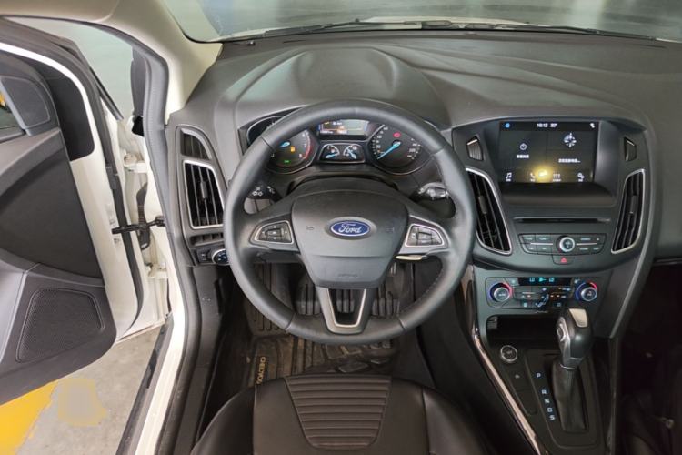 Used Ford Focus 2017 Sedan EcoBoost 180 Automatic Elite Model Steering Wheel