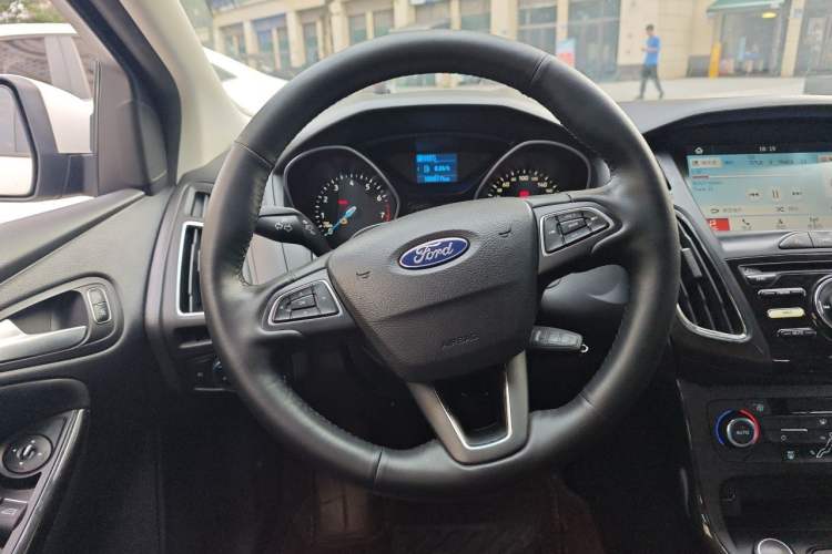 Used Ford Focus 2017 Hatchback 1.6L Automatic Fashion Edition Smart Drive Version Steering Wheel