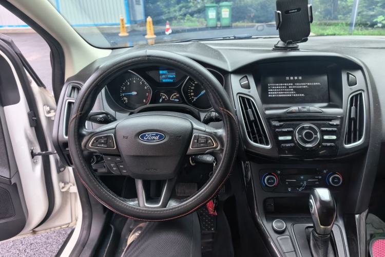 Used Ford Focus 2017 Hatchback EcoBoost 125 Automatic - Ultra-Powerful Style Edition with Smart Drive Features Steering Wheel