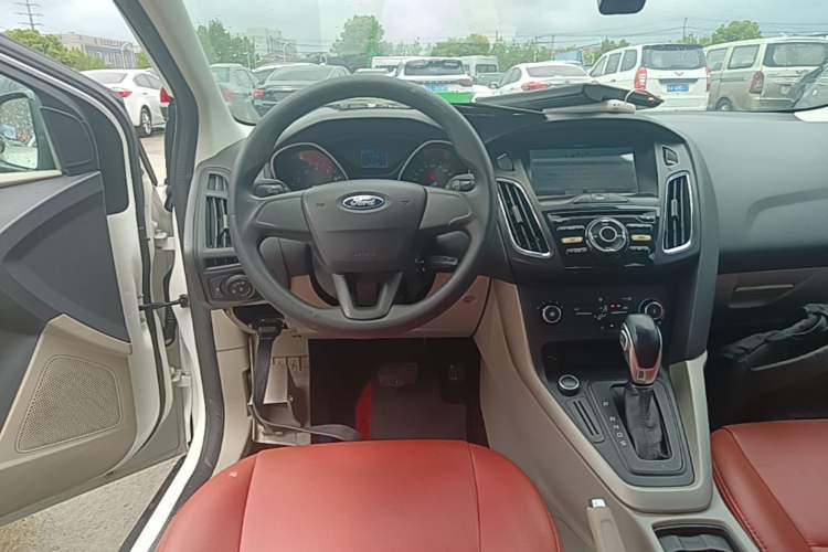 Used Ford Focus 2017 Sedan 1.6L Automatic Comfort Plus SmartDrive Edition Steering Wheel