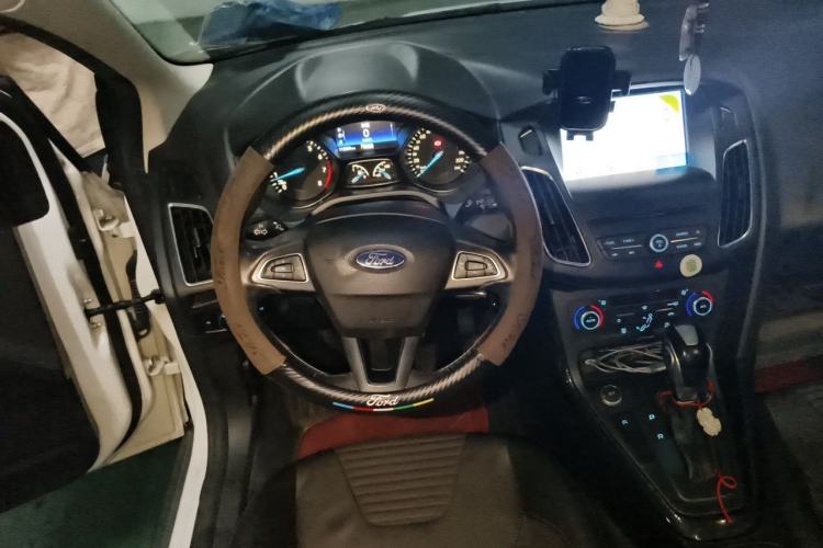 Used Ford Focus 2017 Sedan EcoBoost 180 Automatic Elite Model Steering Wheel