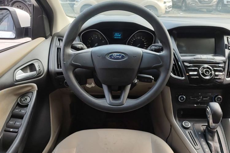 Used Ford Focus 2017 Sedan 1.6L Automatic Comfort Plus SmartDrive Edition Steering Wheel
