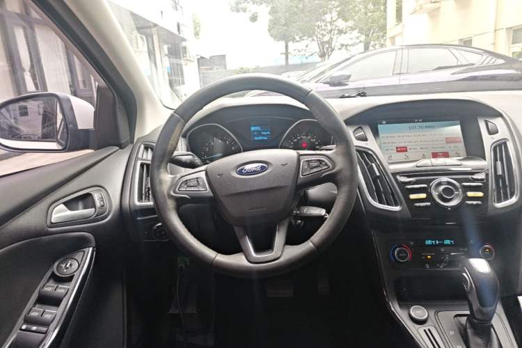 Used Ford Focus 2017 Hatchback 1.6L Automatic Fashion Edition Smart Drive Version Steering Wheel