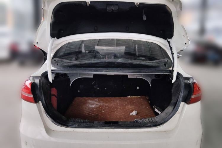 Used Ford Focus 2017 Sedan 1.6L Manual Fashion Edition Smart Drive Version Trunk