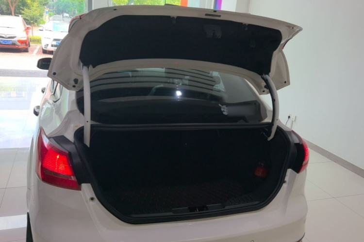 Used Ford Focus 2017 Sedan 1.6L Automatic Fashion Edition Smart Drive Version Trunk