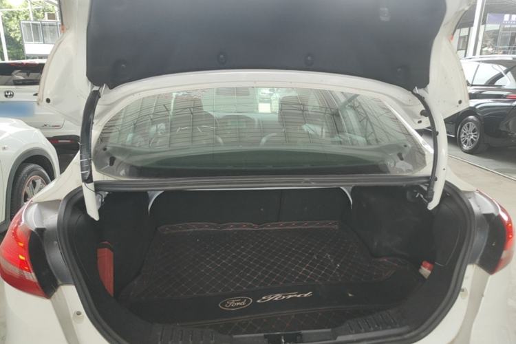 Used Ford Focus 2017 Sedan 1.6L Automatic Fashion Edition Smart Drive Version Trunk
