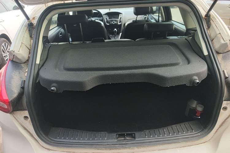Used Ford Focus 2017 Hatchback 1.6L Automatic Fashion Edition Smart Drive Version Trunk