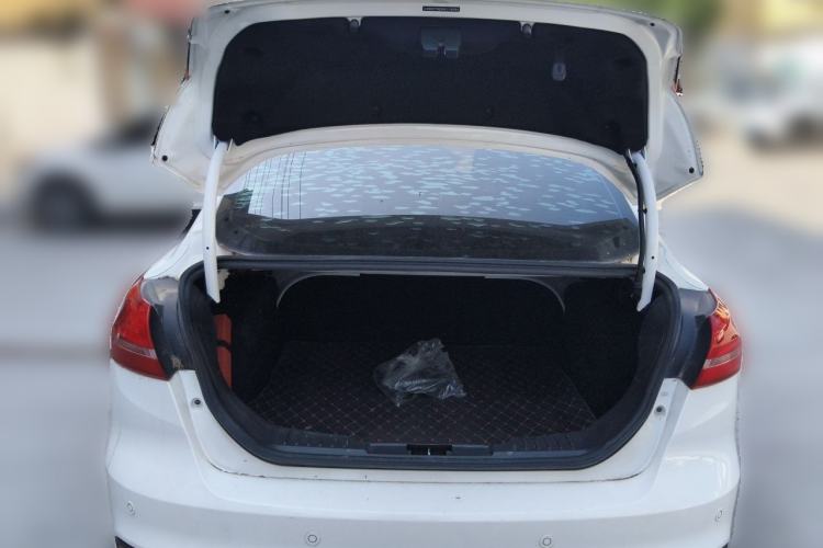Used Ford Focus 2017 Sedan 1.6L Automatic Fashion Edition Smart Drive Version Trunk