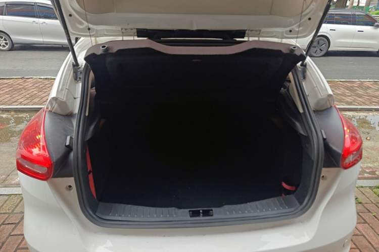 Used Ford Focus 2017 Hatchback 1.6L Automatic Fashion Edition Smart Drive Version Trunk