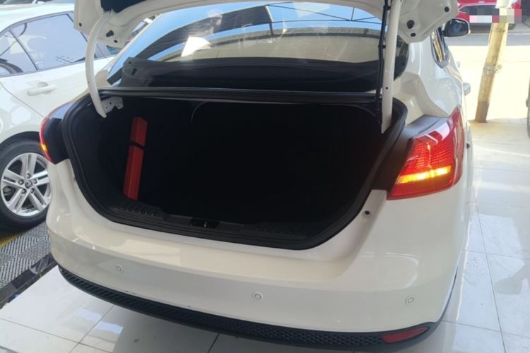 Used Ford Focus 2017 Sedan EcoBoost 125 Automatic Supreme Style SmartDrive Edition Trunk