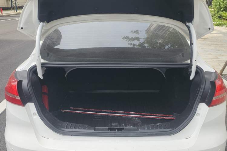 Used Ford Focus 2017 Sedan 1.6L Automatic Fashion Edition Smart Drive Version Trunk