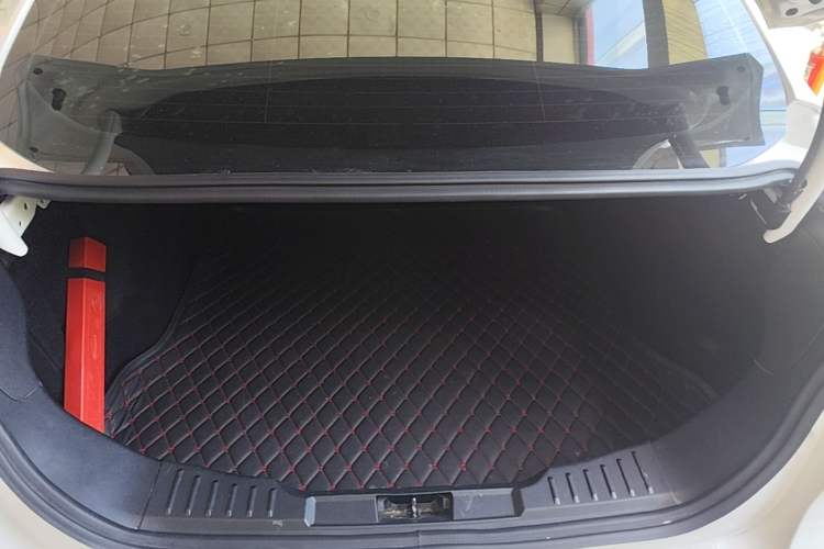 Used Ford Focus 2017 Sedan 1.6L Automatic Fashion Edition Smart Drive Version Trunk