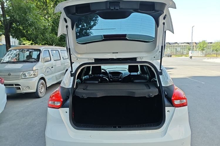 Used Ford Focus 2017 Hatchback 1.6L Automatic Fashion Edition Smart Drive Version Trunk
