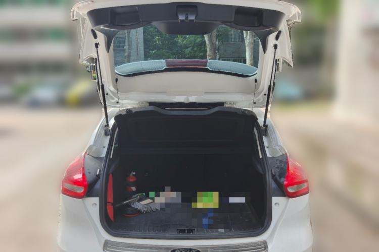Used Ford Focus 2017 Hatchback 1.6L Automatic Fashion Edition Smart Drive Version Trunk