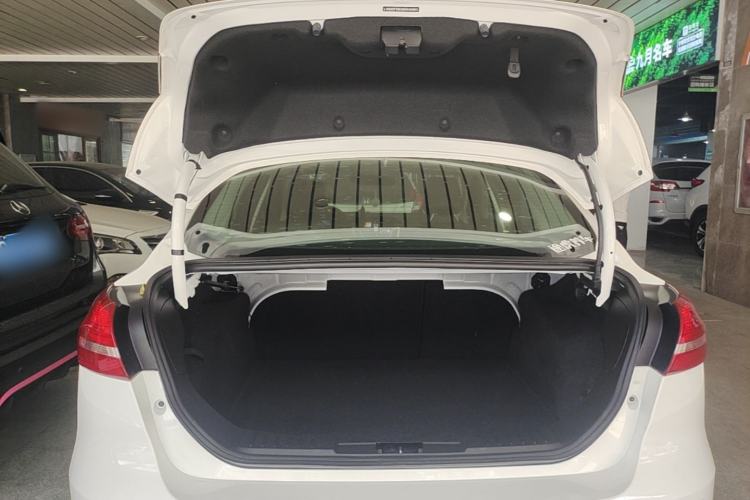 Used Ford Focus 2017 Sedan 1.6L Automatic Fashion Edition Smart Drive Version Trunk
