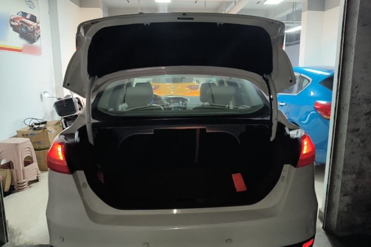 Used Ford Focus 2017 Sedan 1.6L Automatic Comfort Plus SmartDrive Edition Trunk