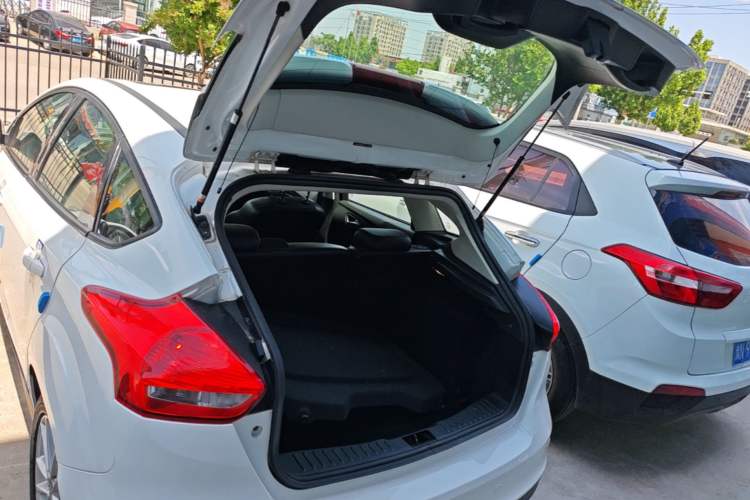Used Ford Focus 2017 Hatchback 1.6L Automatic Fashion Edition Smart Drive Version Trunk