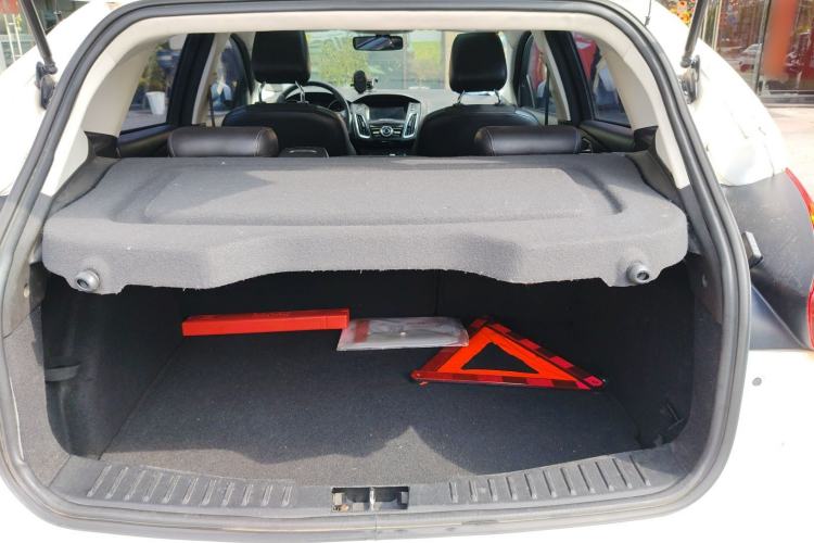 Used Ford Focus 2017 Hatchback 1.6L Automatic Fashion Edition Smart Drive Version Trunk