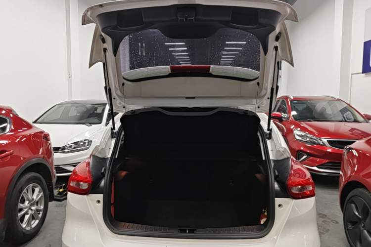 Used Ford Focus 2017 Hatchback 1.6L Automatic Fashion Edition Smart Drive Version Trunk