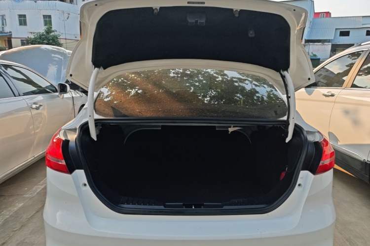 Used Ford Focus 2017 Sedan 1.6L Automatic Comfort Plus SmartDrive Edition Trunk