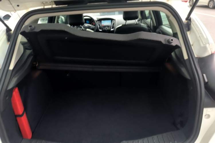 Used Ford Focus 2017 Hatchback 1.6L Automatic Fashion Edition Smart Drive Version Trunk