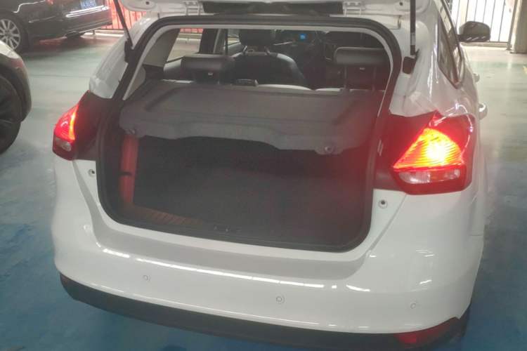 Used Ford Focus 2017 Hatchback 1.6L Automatic Fashion Edition Smart Drive Version Trunk