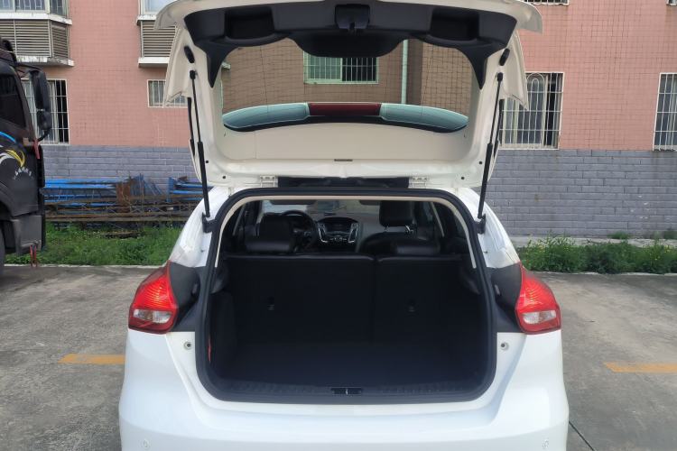 Used Ford Focus 2017 Hatchback 1.6L Automatic Fashion Edition Smart Drive Version Trunk