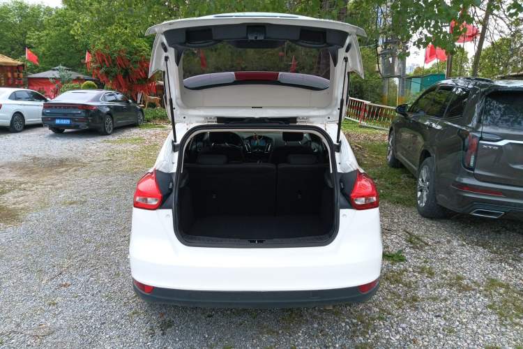 Used Ford Focus 2017 Hatchback 1.6L Automatic Comfort Plus SmartDrive Edition Trunk