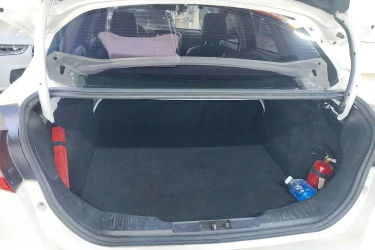 Used Ford Focus 2017 Sedan 1.6L Automatic Fashion Edition Smart Drive Version Trunk