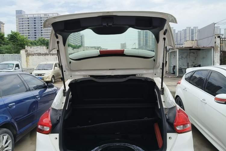 Used Ford Focus 2017 Hatchback 1.6L Automatic Fashion Edition Smart Drive Version Trunk