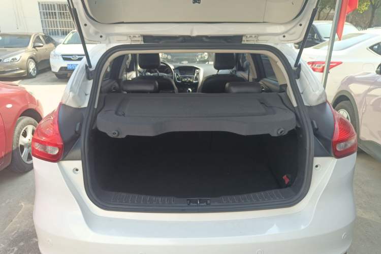 Used Ford Focus 2017 Hatchback 1.6L Automatic Fashion Edition Smart Drive Version Trunk