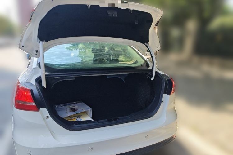 Used Ford Focus 2017 Sedan 1.6L Automatic Fashion Edition Smart Drive Version Trunk