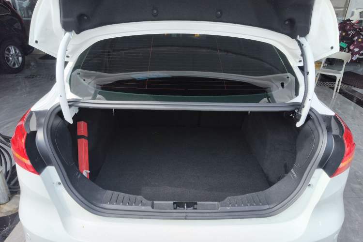 Used Ford Focus 2017 Sedan 1.6L Automatic Fashion Edition Smart Drive Version Trunk