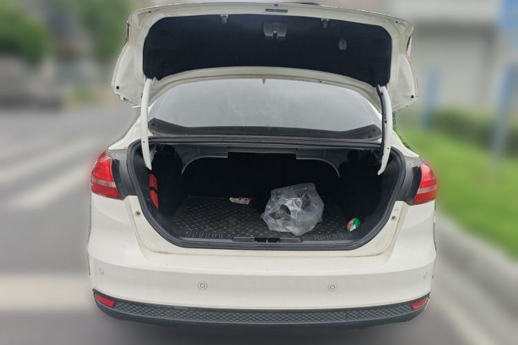 Used Ford Focus 2017 Sedan 1.6L Automatic Fashion Edition Smart Drive Version Trunk