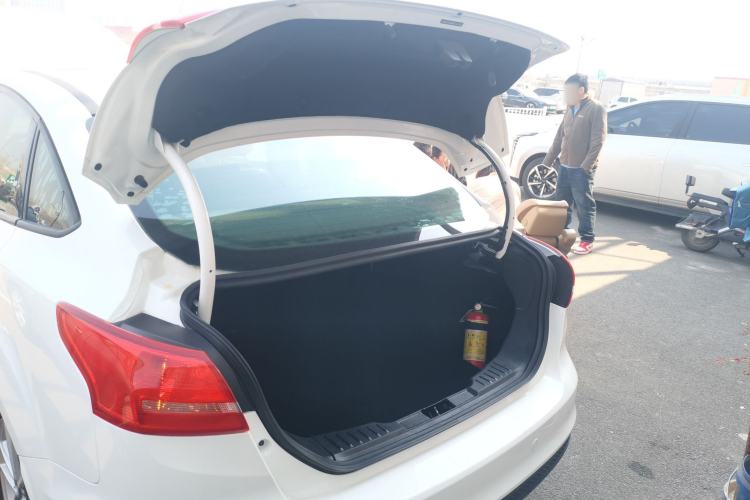 Used Ford Focus 2017 Sedan 1.6L Automatic Fashion Edition Smart Drive Version Trunk