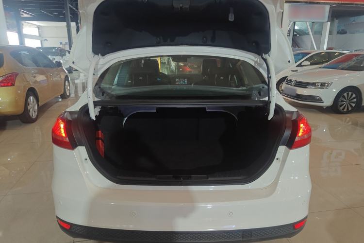 Used Ford Focus 2017 Sedan 1.6L Automatic Fashion Edition Smart Drive Version Trunk