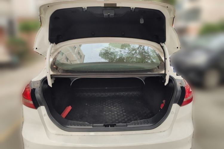 Used Ford Focus 2017 Sedan 1.6L Automatic Fashion Edition Smart Drive Version Trunk