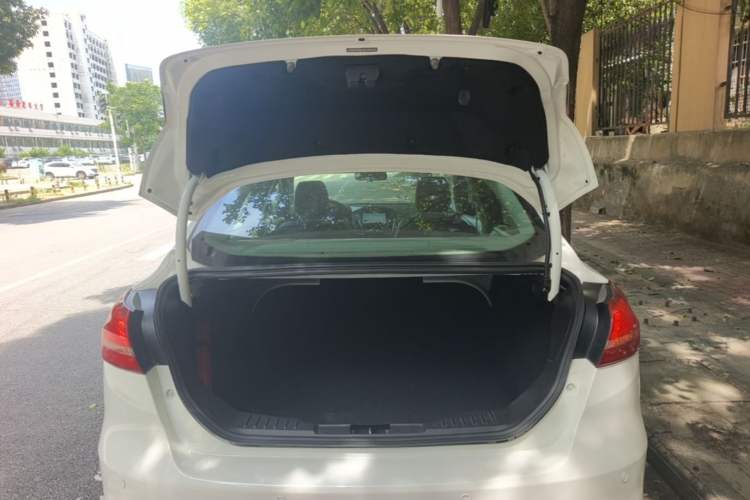 Used Ford Focus 2017 Sedan 1.6L Automatic Comfort Plus SmartDrive Edition Trunk