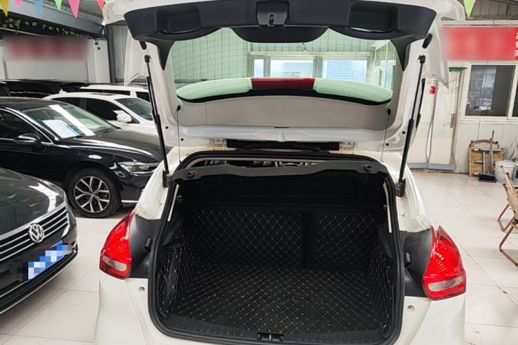 Used Ford Focus 2017 Hatchback 1.6L Manual Fashion Edition SmartDrive Version Trunk