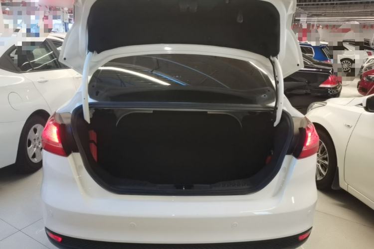 Used Ford Focus 2017 Sedan 1.6L Automatic Fashion Edition Smart Drive Version Trunk