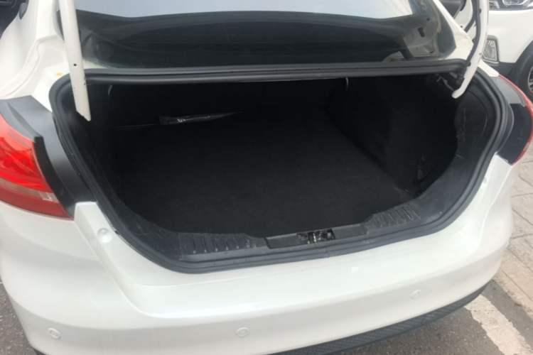 Used Ford Focus 2017 Sedan 1.6L Automatic Fashion Edition Smart Drive Version Trunk