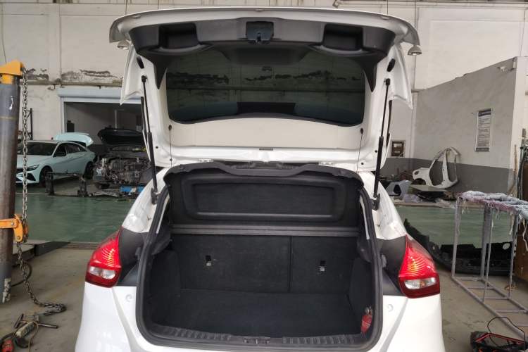 Used Ford Focus 2017 Hatchback 1.6L Automatic Fashion Edition Smart Drive Version Trunk