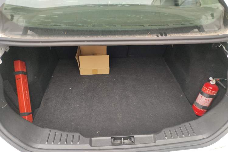 Used Ford Focus 2017 Sedan 1.6L Automatic Fashion Edition Smart Drive Version Trunk